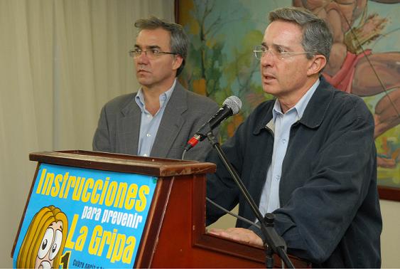 El Presidente Alvaro Uribe y el Ministro de Protección Social confirman primer caso de gripa A[H1N1] en Colombia