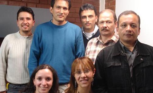 Equipo de Sistemas del CID. De izquierda a derecha: Omar, José, Rubén, Alfonso y Enrique, seguidos abajo por Tania y Natalia, esta última del Grupo Jurídico del CID