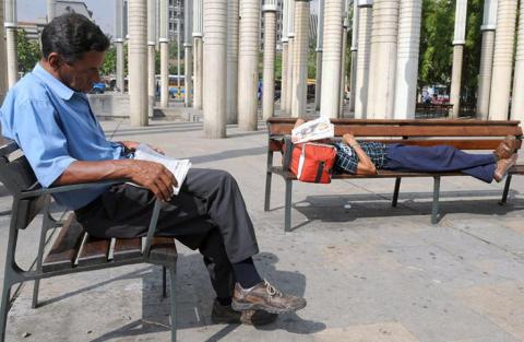 Una salida a la crisis laboral en Colombia Una salida a la crisis laboral en Colombia